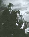 ±1920 - Pierre van de Lisdonk, firmant van de firma P.W. van de Lisdonk en Co en zijn vrouw Mina van Hirtum